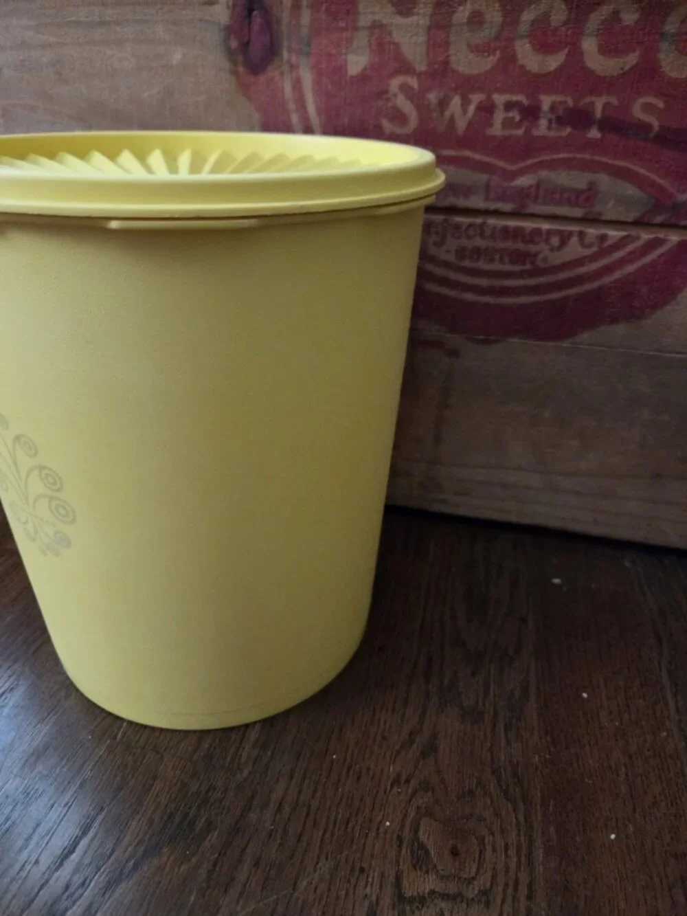 Vintage Tupperware Yellow 8.5